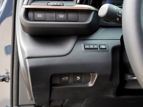 Certified 2026 Toyota Crown AWD/4WD image 18