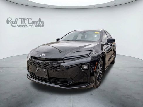 Certified 2025 Toyota Crown Signia XLE image 1