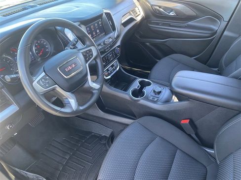Used 2024 GMC Terrain SLE w/ Driver Convenience Package image 17