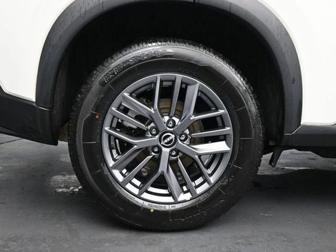 Used 2023 Nissan Rogue S image 13