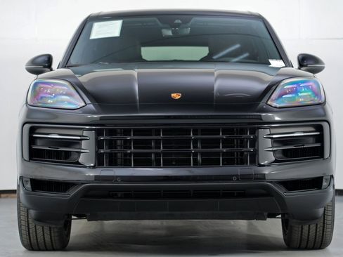 Used 2024 Porsche Cayenne w/ Sport Chrono Package image 7
