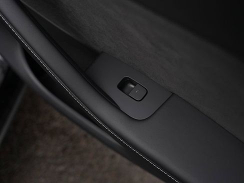 Used 2023 Tesla Model Y Long Range image 40