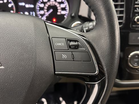 Used 2016 Mitsubishi Outlander SE image 17