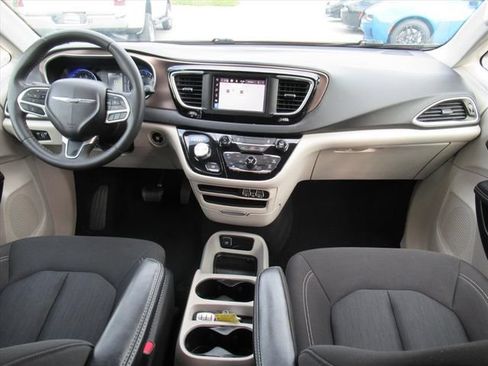 Certified 2023 Chrysler Voyager LX FWD image 12