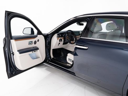 Certified 2022 Rolls-Royce Ghost image 10