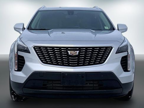 Used 2019 Cadillac XT4 Luxury w/ Cold Weather Package image 2