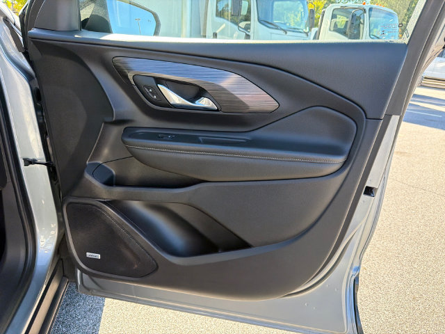Used 2023 GMC Terrain SLT w/ Infotainment Package II FWD image 14
