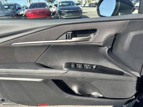 Used 2025 Toyota Camry LE image 7