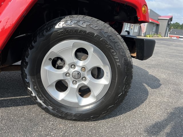 Used 2014 Jeep Wrangler Unlimited Sahara w/ Connectivity Group AWD/4WD image 6