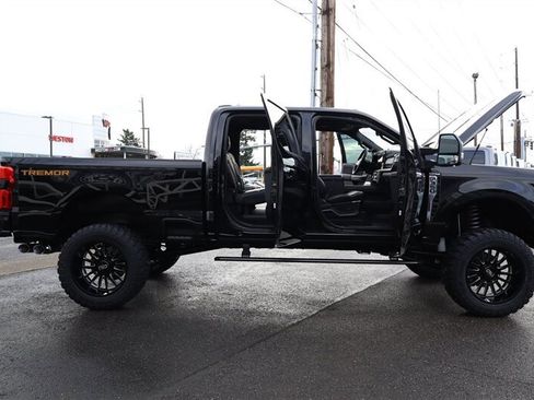 Used 2024 Ford F350 Platinum w/ Tremor Off-Road Package image 11