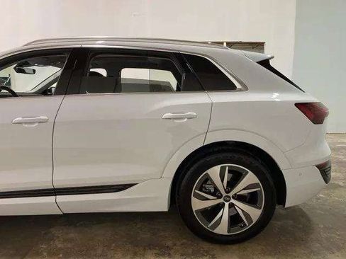 Used 2024 Audi Q8 e-tron Premium Plus w/ Premium Plus Package image 96