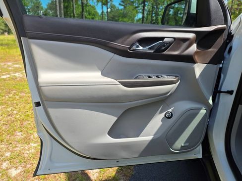 Used 2020 GMC Acadia SLT w/ Trailering Package FWD image 11
