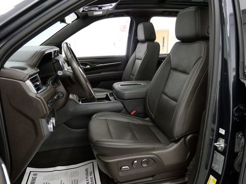 Used 2021 GMC Yukon XL Denali w/ Denali Premium Package AWD/4WD image 11