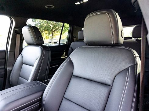 Used 2026 Chevrolet Traverse LT image 11