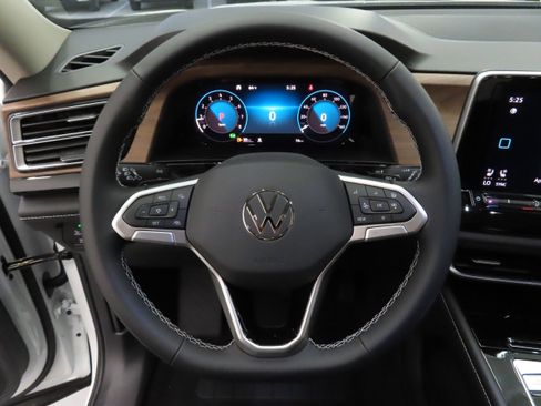 New 2026 Volkswagen Atlas SE image 16