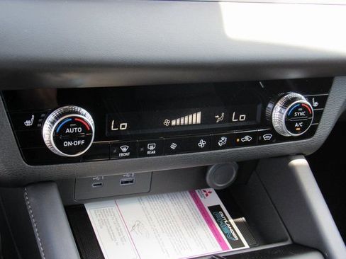 New 2025 Mitsubishi Outlander ES image 17