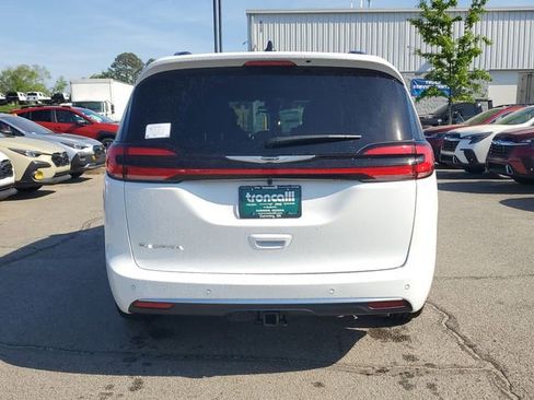 New 2026 Chrysler Pacifica Pinnacle image 5