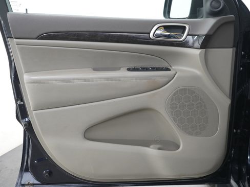 Used 2011 Jeep Grand Cherokee Laredo image 18