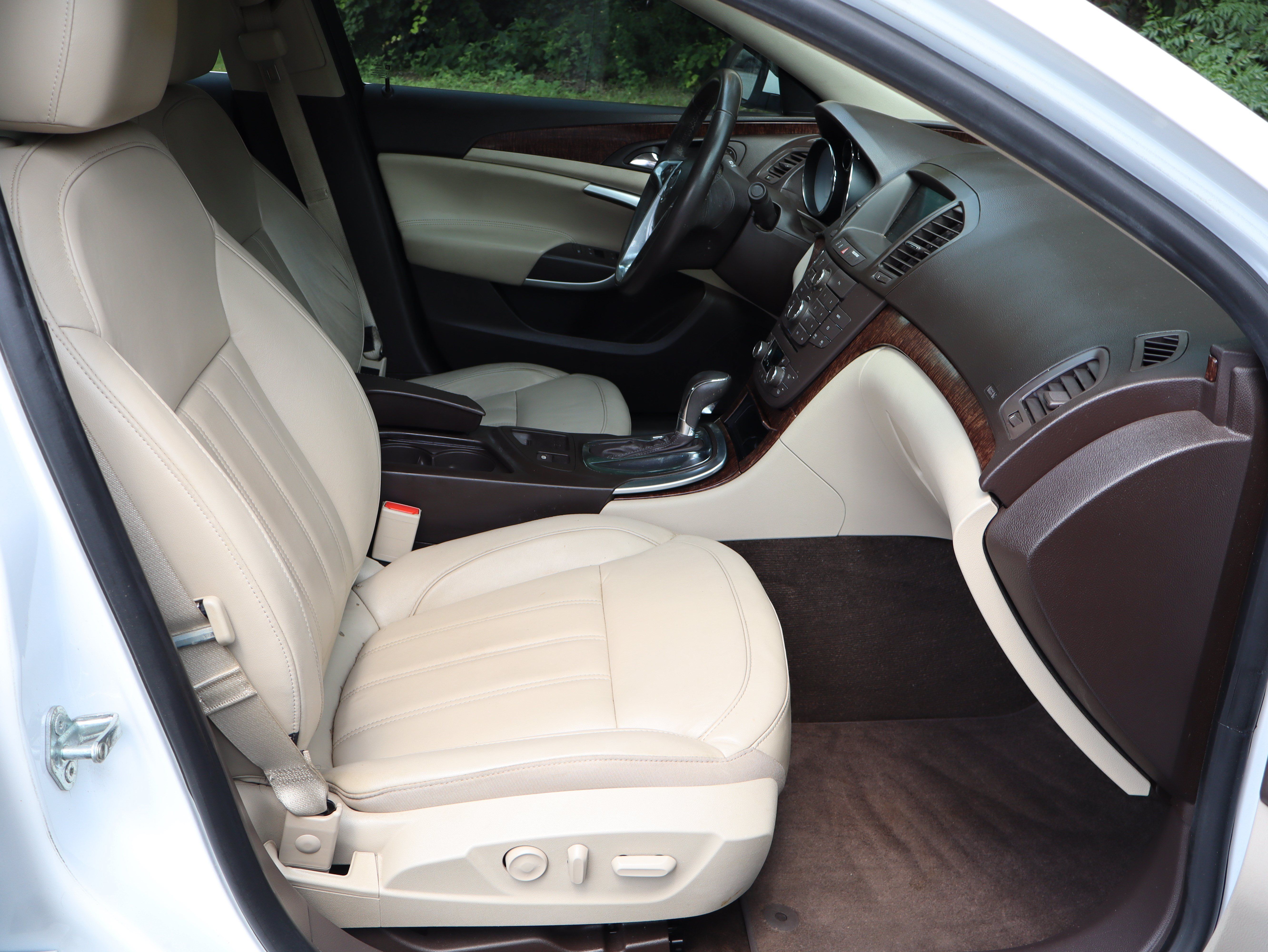 Used 2012 Buick Regal Premium FWD image 42