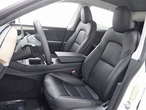 Used 2023 Tesla Model Y Long Range image 27