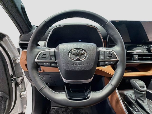 Used 2026 Toyota Highlander Platinum AWD/4WD image 9