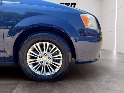 Used 2015 Chrysler Town & Country Touring-L w/ Driver Convenience Group FWD image 22
