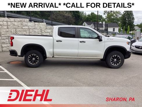 Used 2022 Chevrolet Silverado 1500 ZR2 w/ Technology Package AWD/4WD image 8