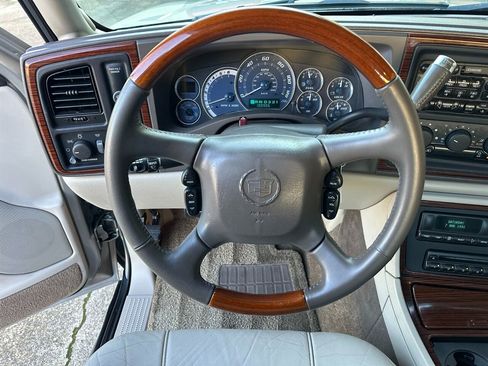 Used 2002 Cadillac Escalade EXT image 26