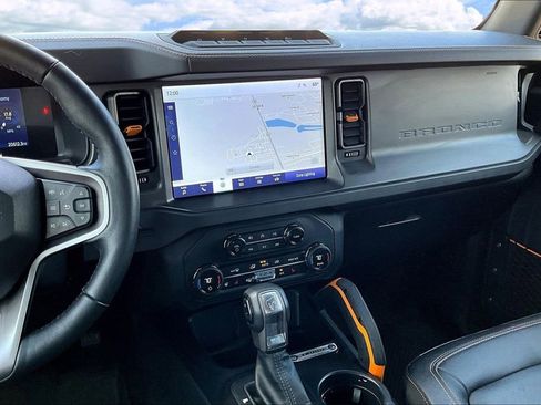Used 2024 Ford Bronco Badlands image 11