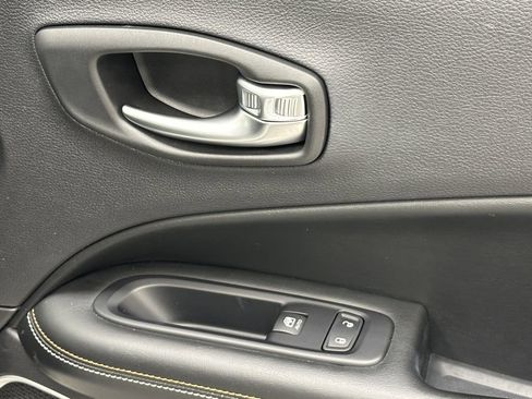 Used 2019 Jeep Compass Latitude w/ Popular Equipment Group image 17