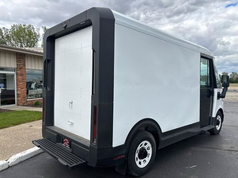 Used 2024 Chevrolet Brightdrop 400 w/ Commercial Equipment Package AWD/4WD image 3