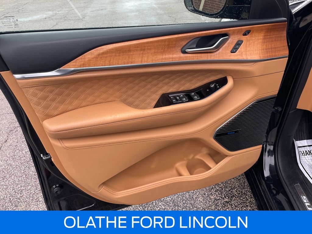 Used 2022 Jeep Grand Cherokee L Summit AWD/4WD image 15