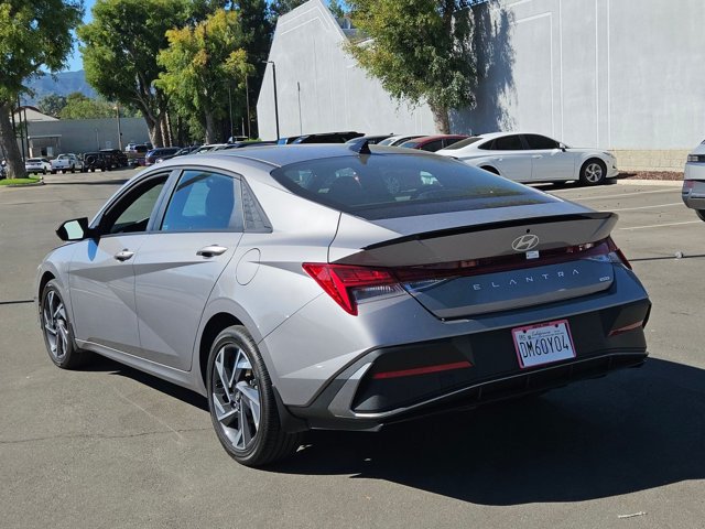 Used 2025 Hyundai Elantra SEL FWD image 7