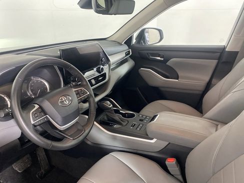 Used 2023 Toyota Highlander XLE image 31