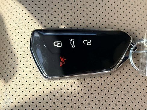 Used 2024 Volkswagen Atlas Cross Sport SE image 28