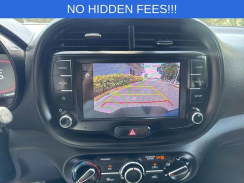 Used 2023 Kia Soul LX w/ LX Technology Package FWD image 19