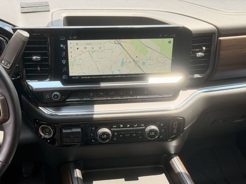 Used 2024 Chevrolet Silverado 2500 High Country w/ High Country Premium Package AWD/4WD image 32