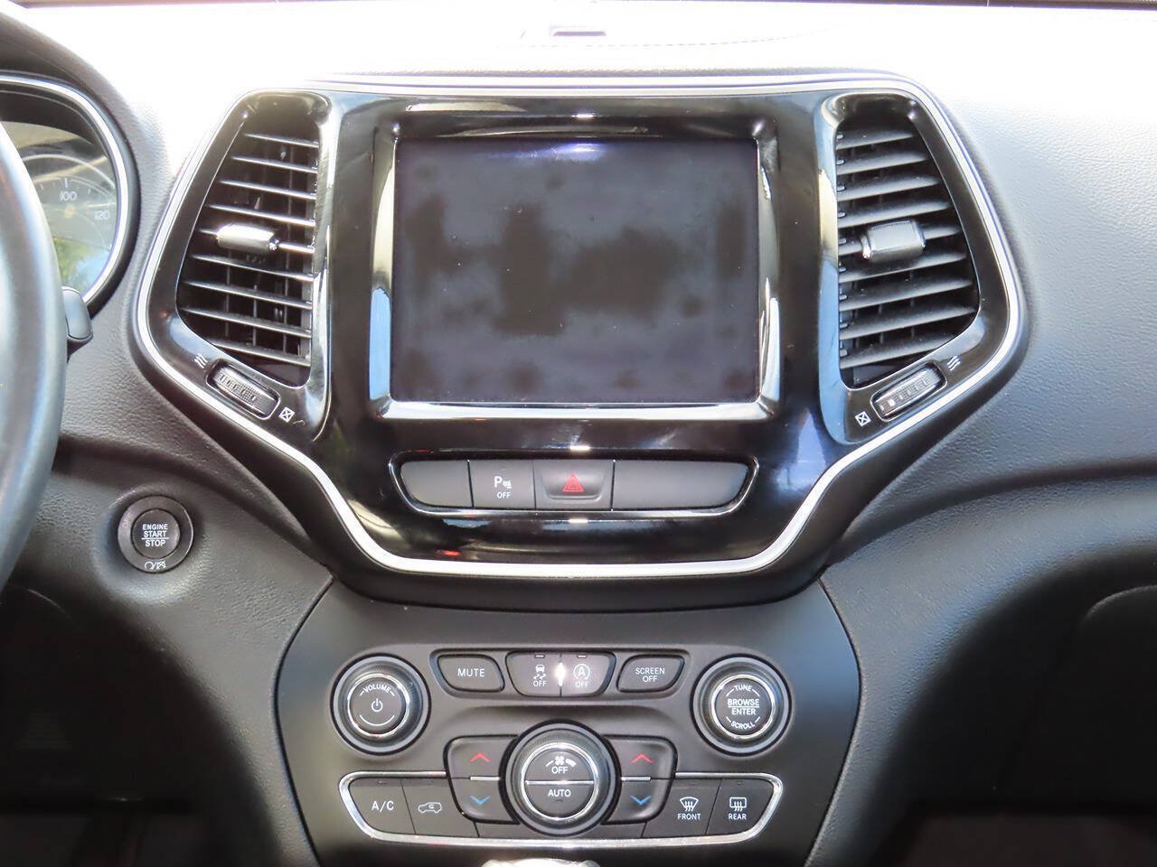 Used 2019 Jeep Cherokee Limited AWD/4WD image 17