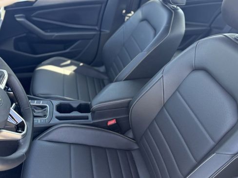 Certified 2022 Volkswagen Jetta SE image 12