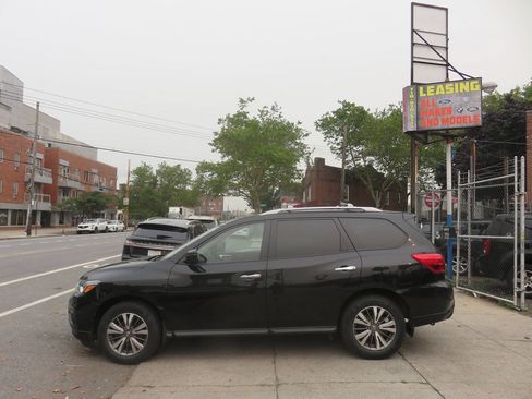 Used 2018 Nissan Pathfinder 4WD image 7