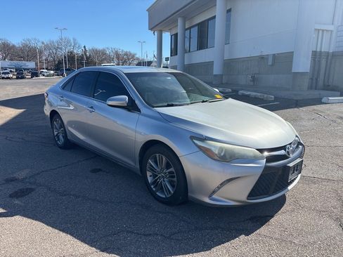 Used 2017 Toyota Camry SE w/ Moonroof Package image 1