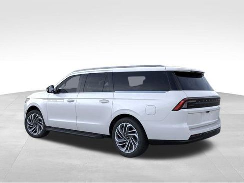 New 2026 Lincoln Navigator L Premier AWD/4WD image 4