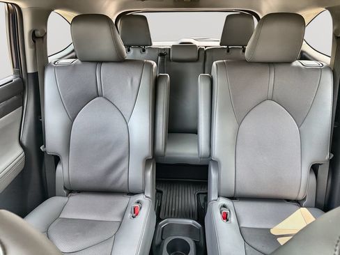 Used 2021 Toyota Highlander Limited AWD/4WD image 25