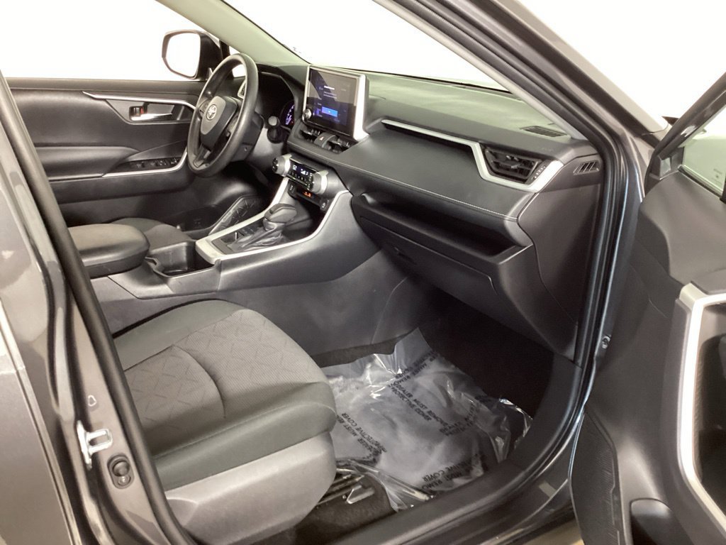 Used 2024 Toyota RAV4 XLE AWD/4WD image 37