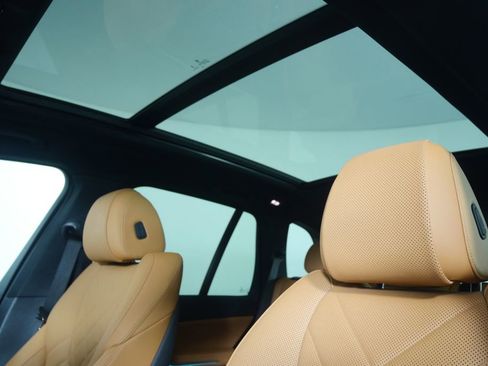 Certified 2023 BMW X5 sDrive40i w/ Climate Comfort Package image 11