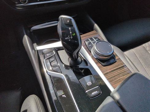 Used 2022 BMW 530i w/ Premium Package RWD image 12