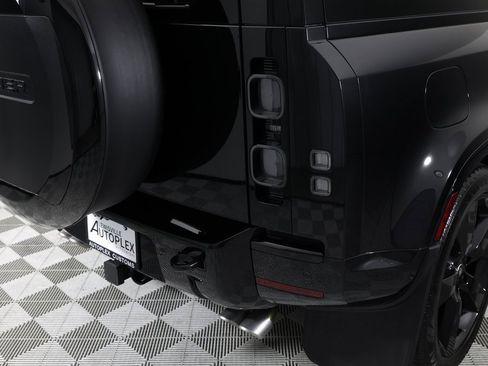 Used 2024 Land Rover Defender 90 V8 image 47