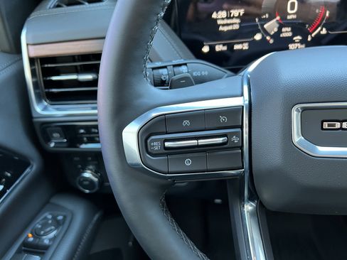 Used 2025 GMC Yukon XL Denali image 32