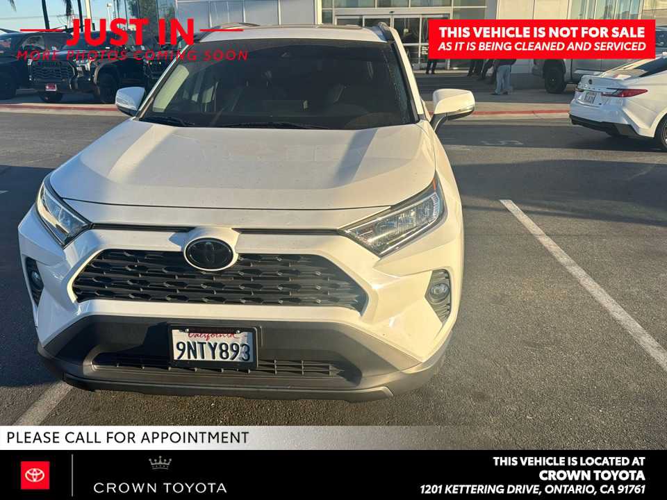 Used 2020 Toyota RAV4 XLE Premium FWD image 2