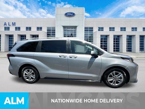 Used 2021 Toyota Sienna Limited FWD image 4